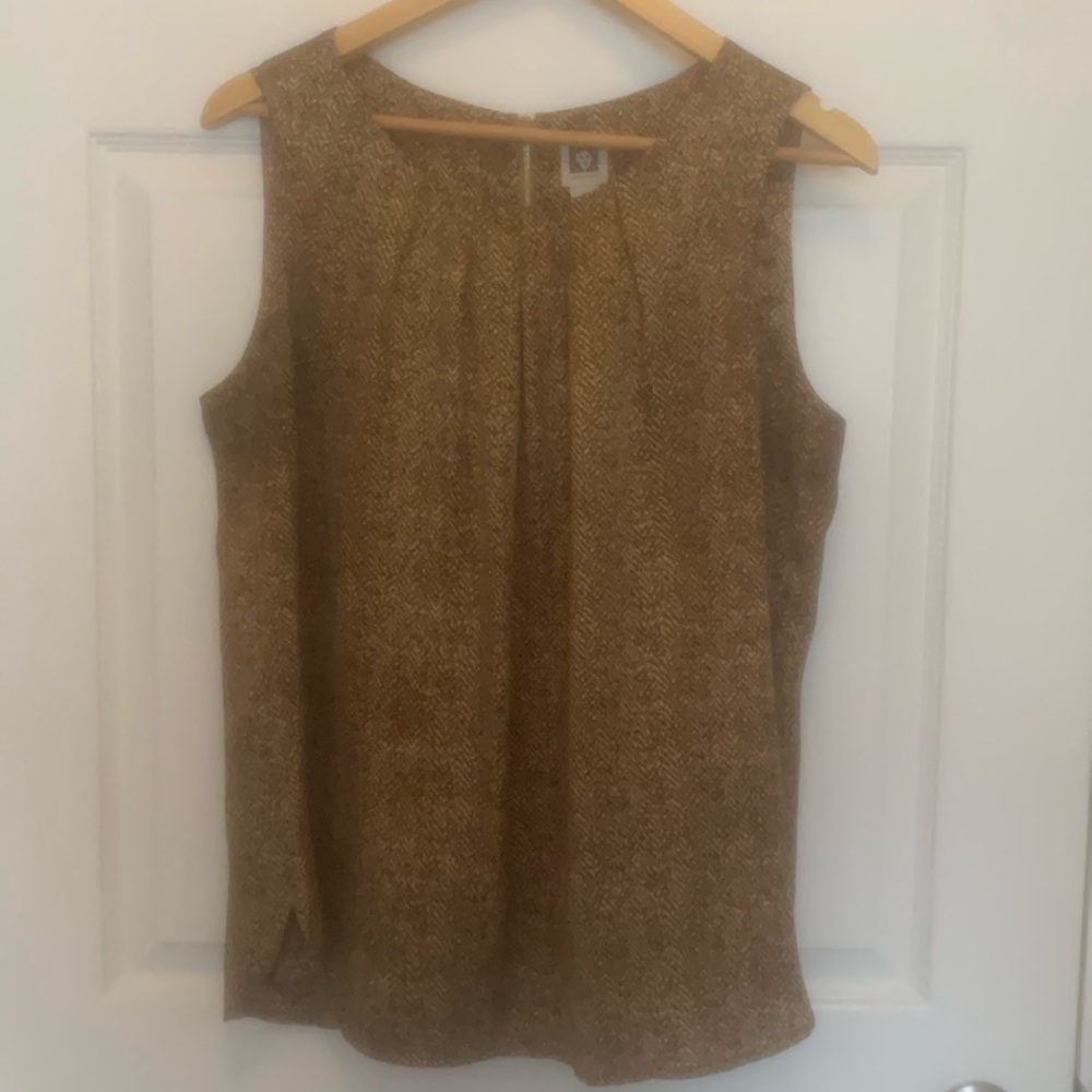 Brown and gold patterned shell